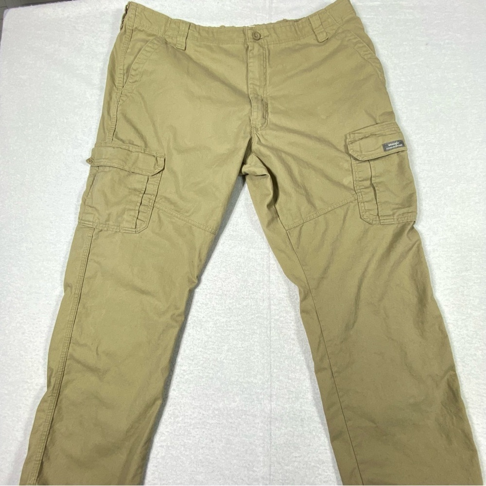 Wrangler Relaxed Fit Cargo Pants Men's 40x30 Khaki Beige Rugged Utility Casual - Picture 2 of 12